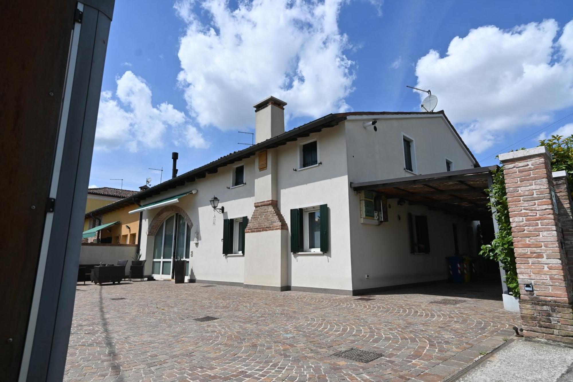 Ca Centosa Artistic House Villa Storica Ristrutturata Con Patio E Giardino Cittadella Exteriör bild